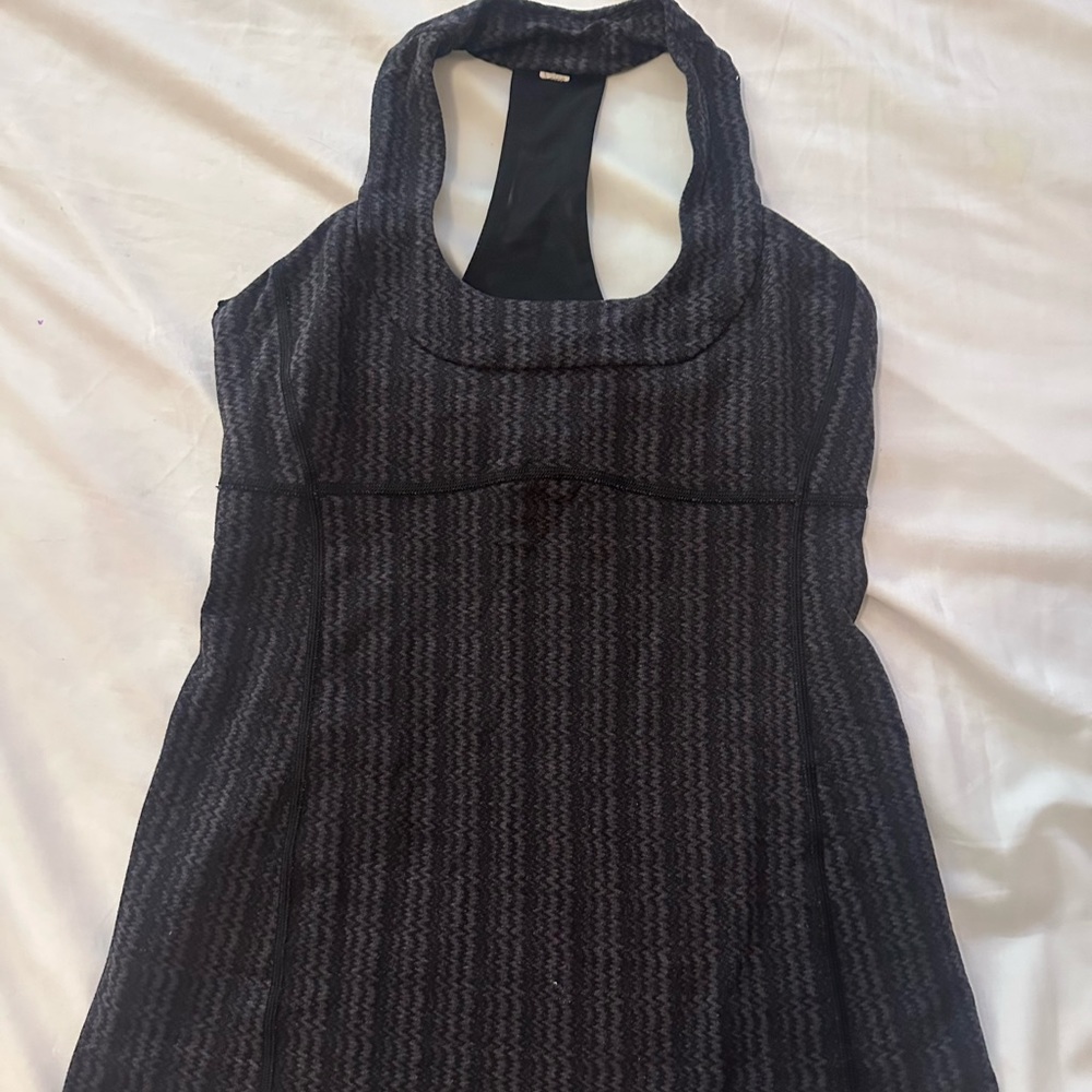 Lululemon top
